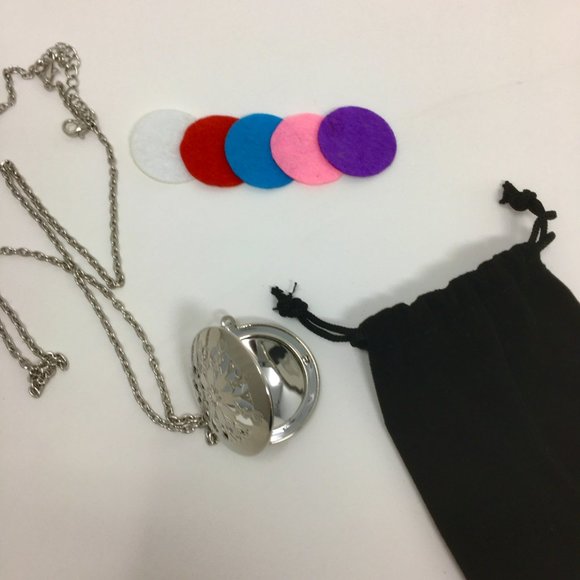 Locket Diffuser Essential Oil Necklace 24" Chain - Picture 8 of 9